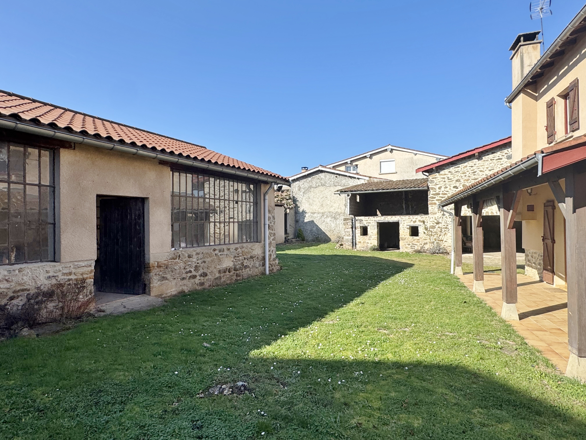 Maison T5 + annexes au calme